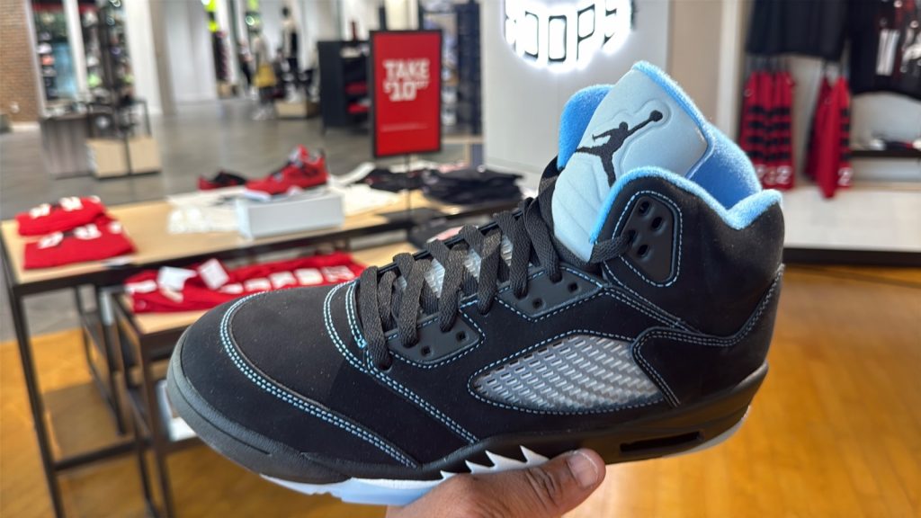 Jordan 5 Retro Black University Blue (2026)