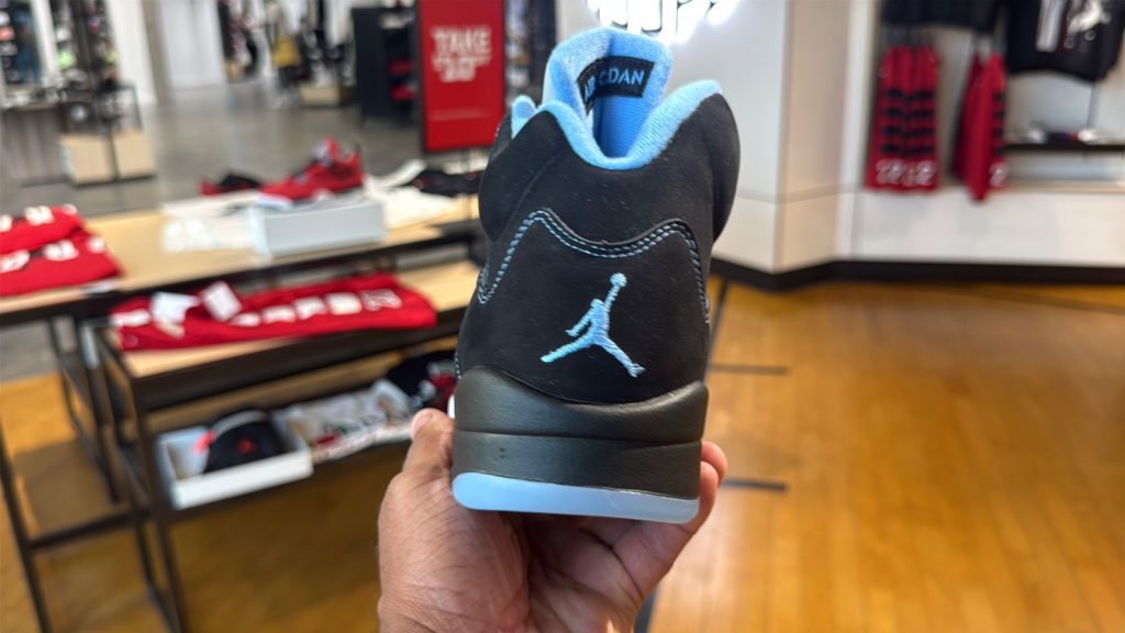 Jordan 5 Retro Black University Blue (2026)