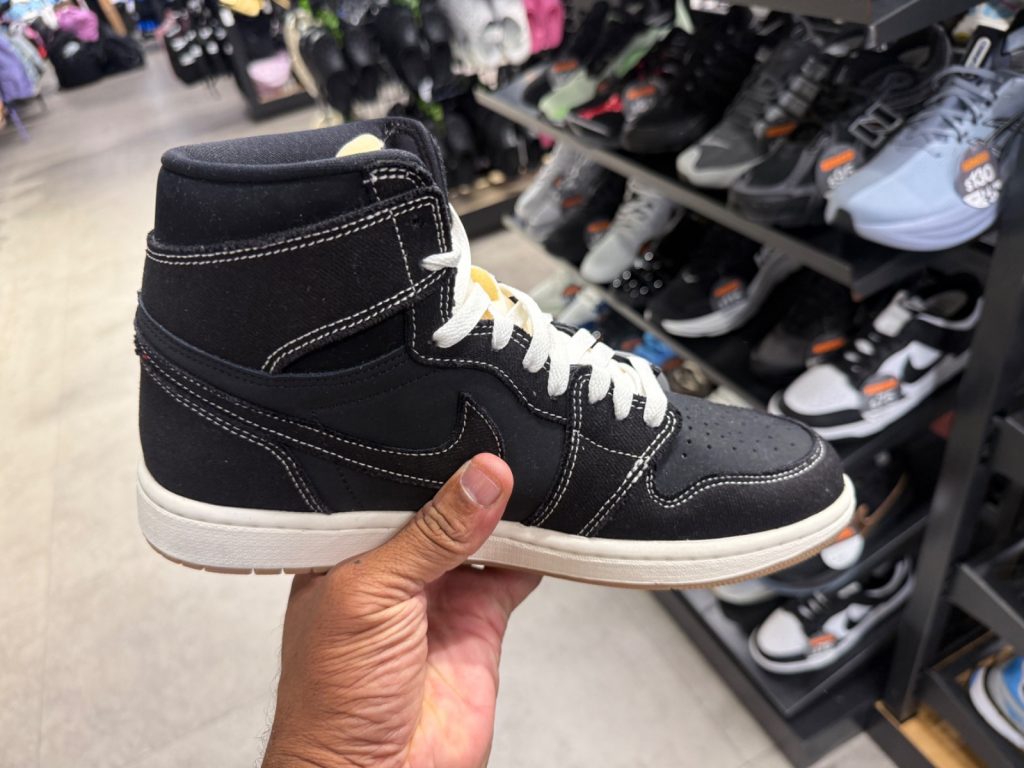 Air Jordan 1 High OG Flight Club Drops to $125 at JD