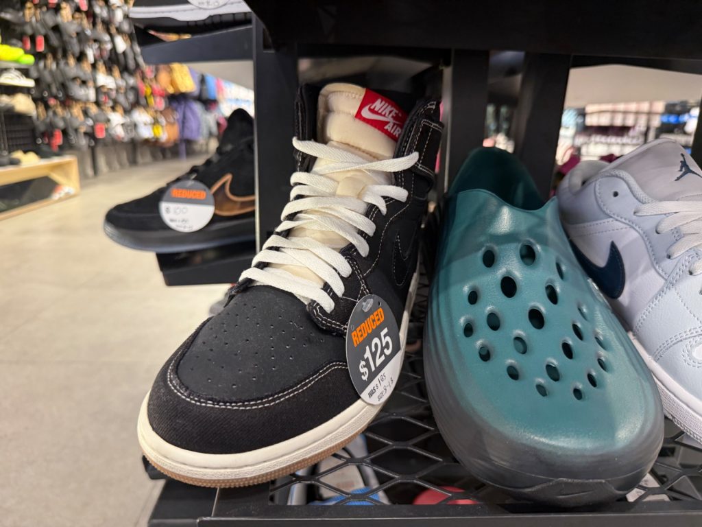 Air Jordan 1 High OG Flight Club Drops to $125 at JD
