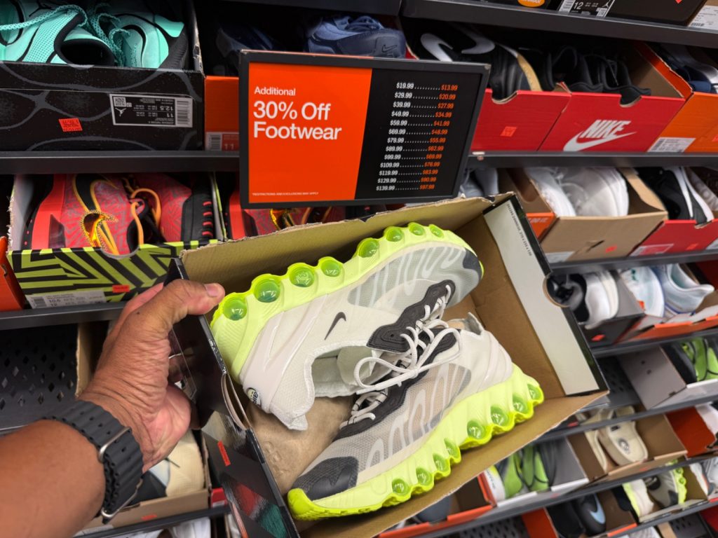 Nike Air Max Dn8 QS Slashed to $89.97 Plus Extra 30% Off