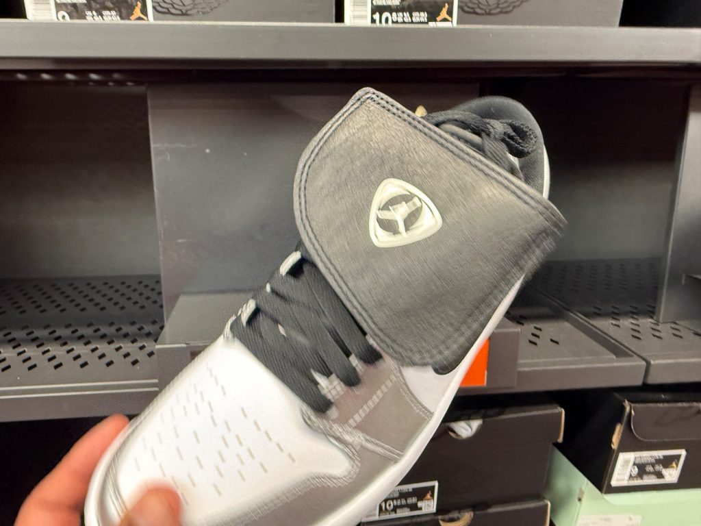 Air Jordan 1 Low SE Silver Drops to $79.99 at Vineland