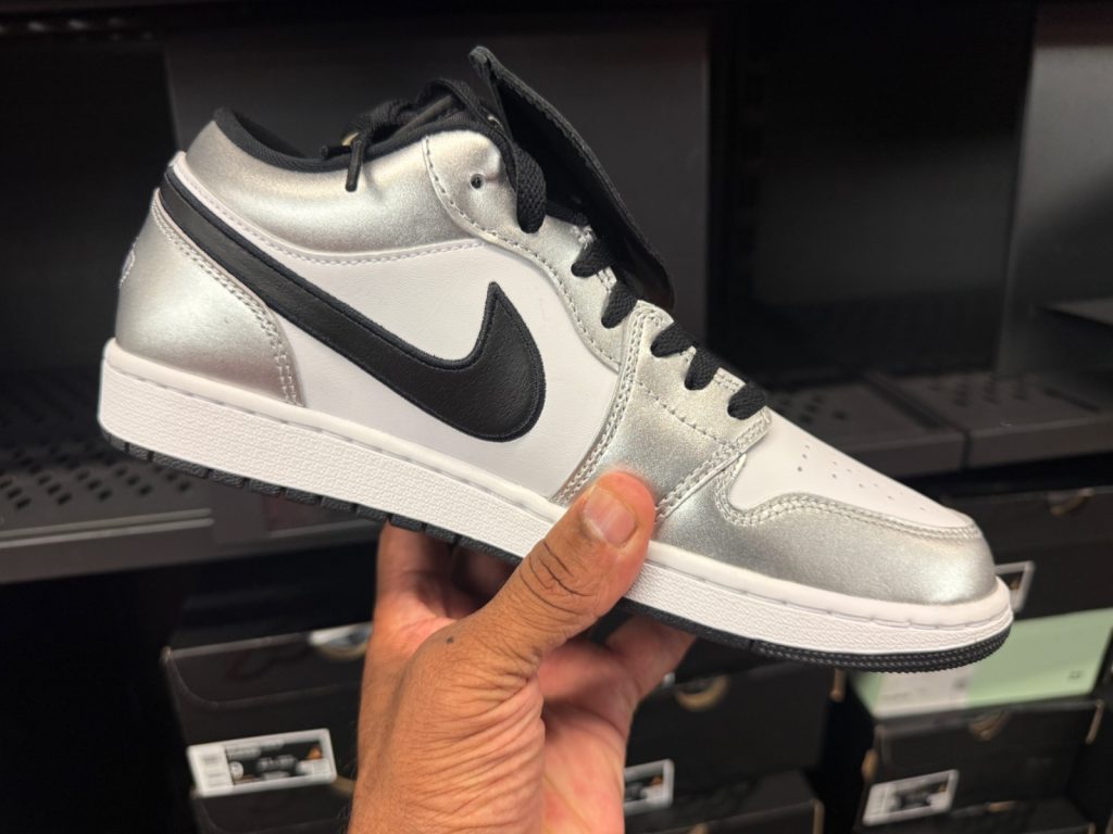 Air Jordan 1 Low SE Silver Drops to $79.99 at Vineland