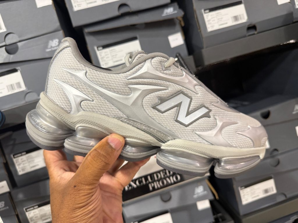 New Balance Abzorb 2000 Slashed to $69.99 at Outlet