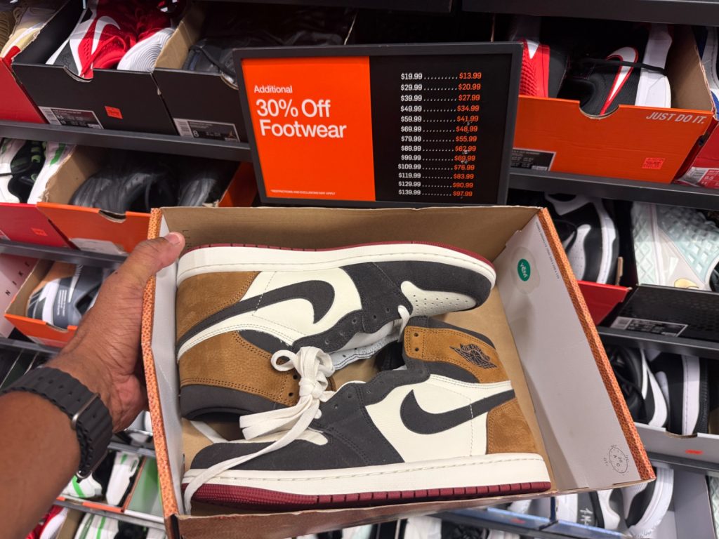 Air Jordan 1 High OG Hits Vineland Wall with Extra 30% Off