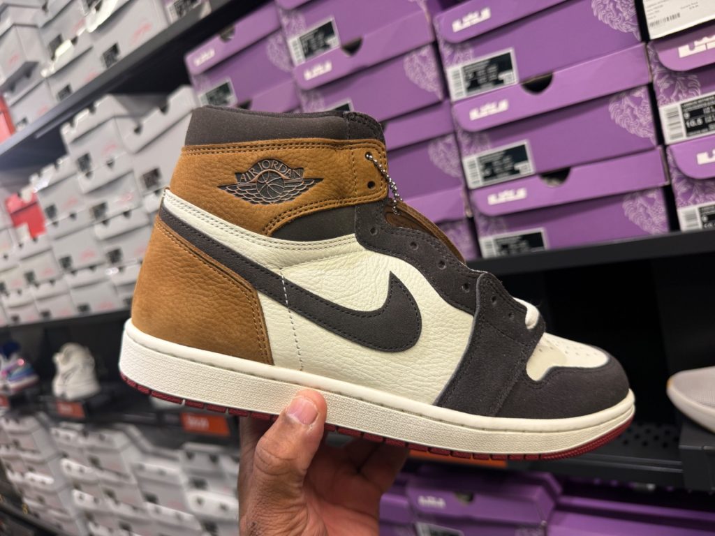 Air Jordan 1 High OG Hits Vineland Wall with Extra 30% Off