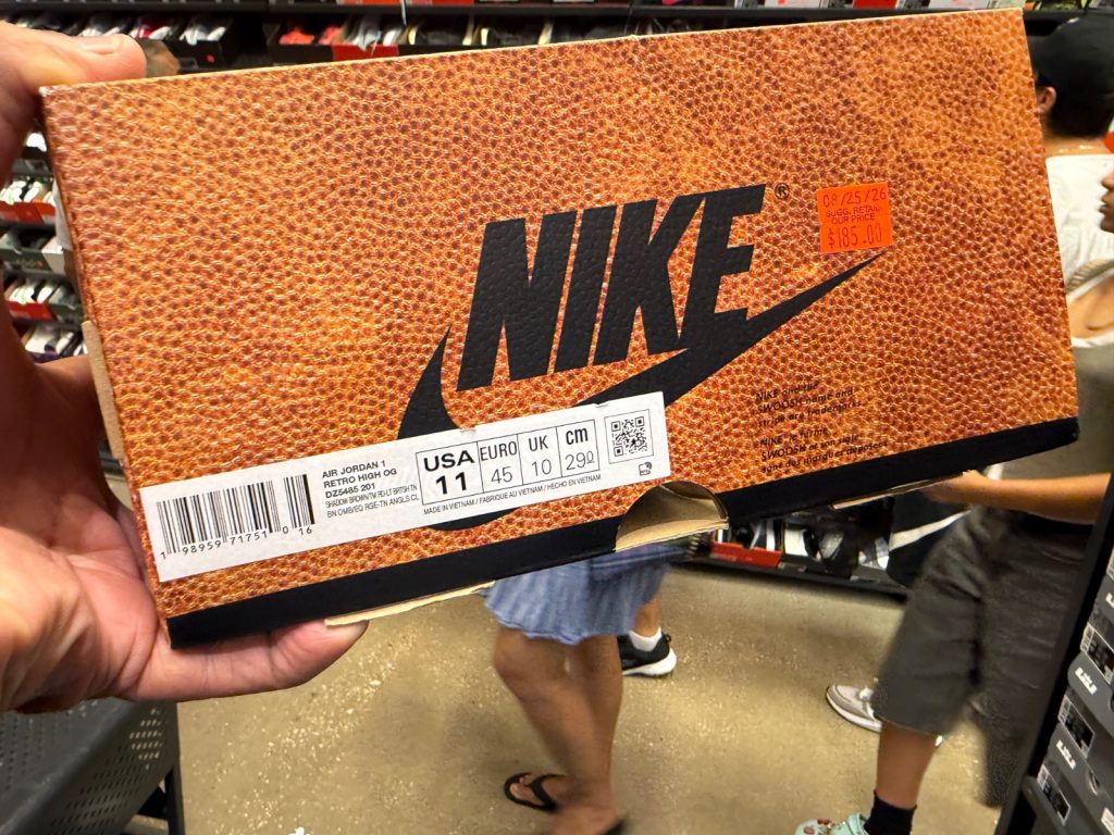 Air Jordan 1 High OG Hits Vineland Wall with Extra 30% Off