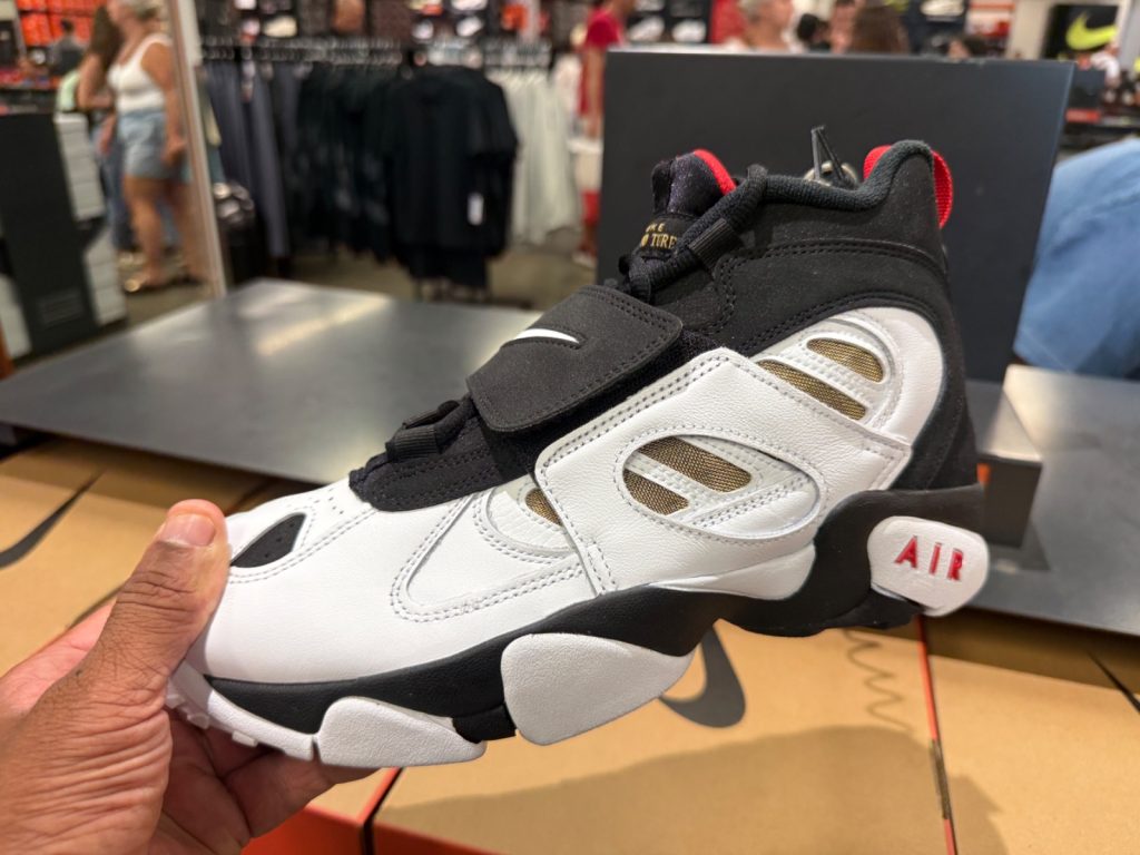 Nike Air Diamond Turf 2 Drops to $99.99 on I-Drive