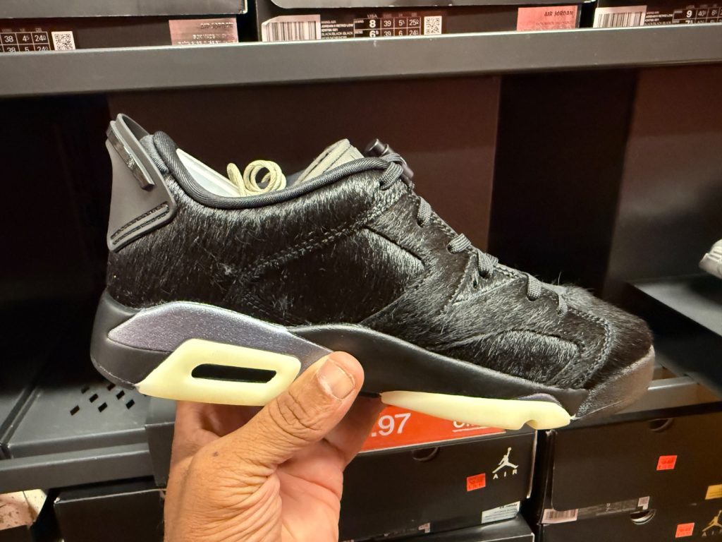 Air Jordan 6 Retro Low Drops to $74.97 Plus 30% Off