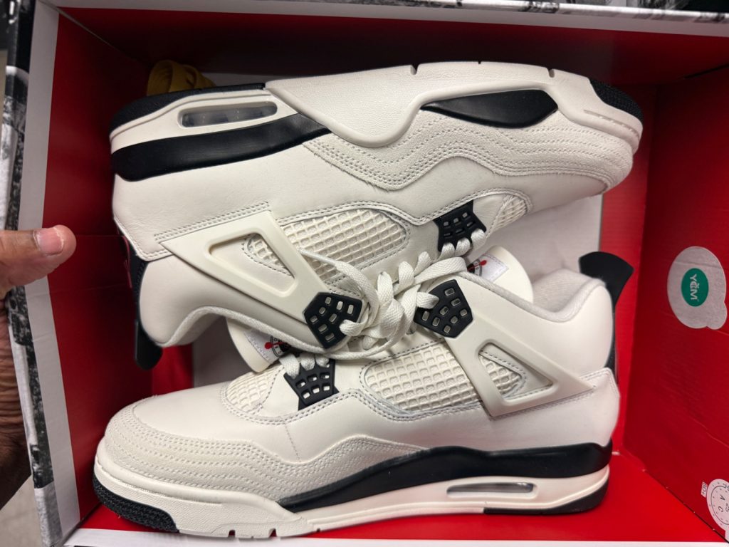 Air Jordan 4 Flight Club Slashed to $99.99 at Outlet