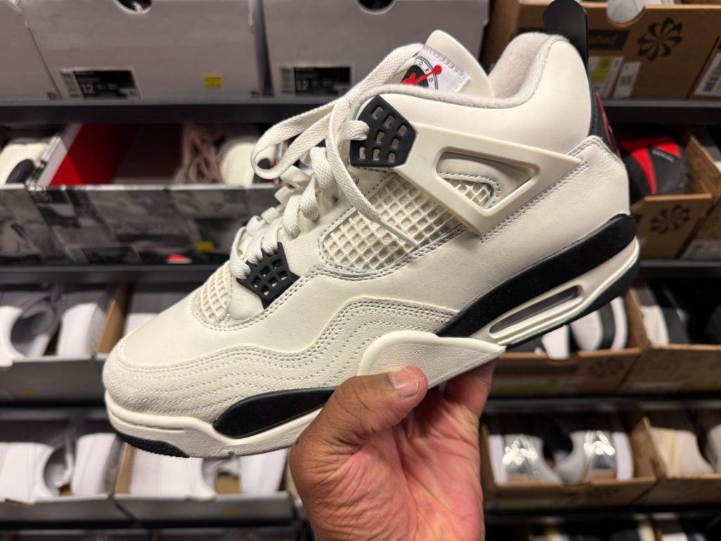 Air Jordan 4 Flight Club Slashed to $99.99 at Outlet