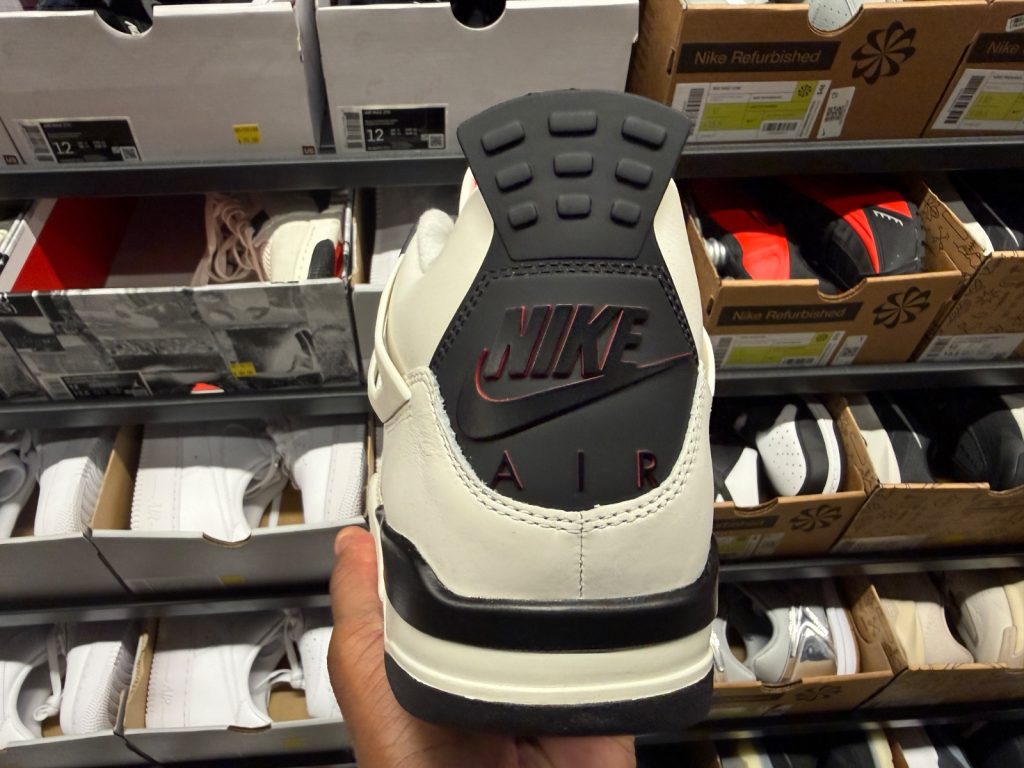Air Jordan 4 Flight Club Slashed to $99.99 at Outlet