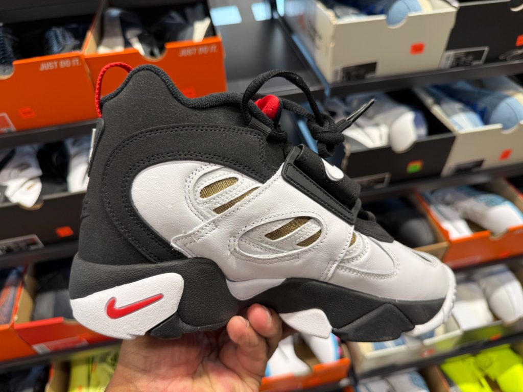 Nike Air Diamond Turf 2 Drops to $70 at Nike Unite