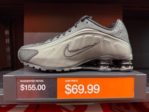Nike Shox R4 at outlet price