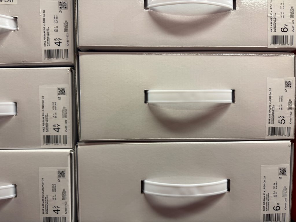 Air Max 95 Neon GS Hits Orlando Outlet for $109.99