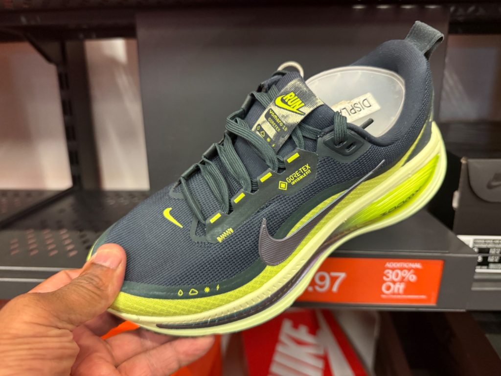 Nike Vomero 18 Gore-Tex Drops to $89.97 + Extra 30% Off