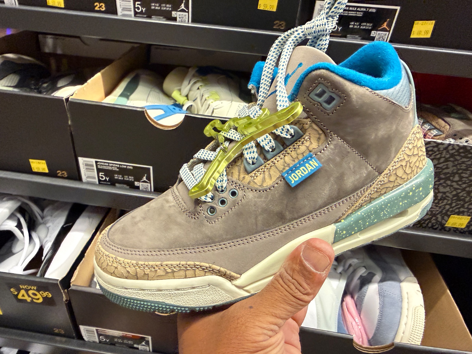 Air Jordan 3 Retro GS Hits Marketplace Clearance for $69.99 at Nike Clearance Store — Marketplace Plaza