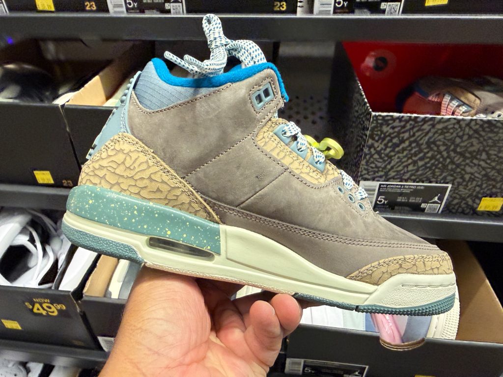Air Jordan 3 Retro GS Hits Marketplace Clearance for $69.99