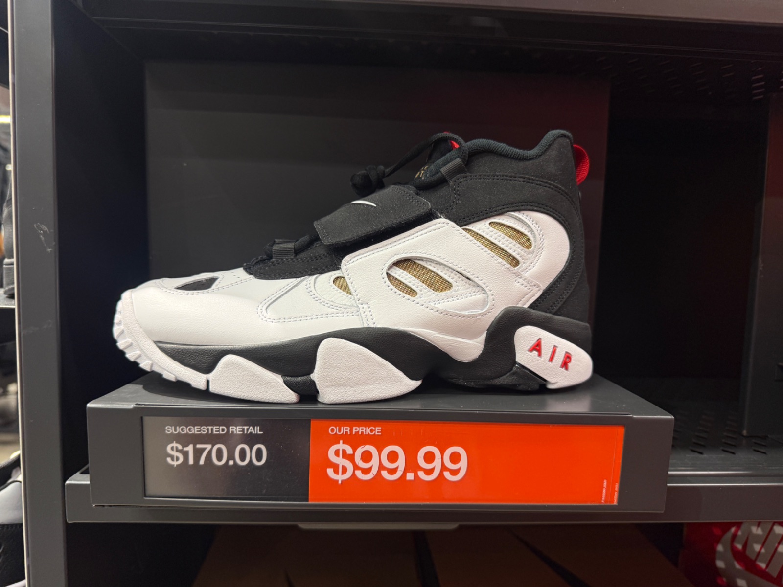90s Icon: Nike Air Diamond Turf II Hits Outlet for $99.99 at Nike Factory Store — Lake Buena Vista