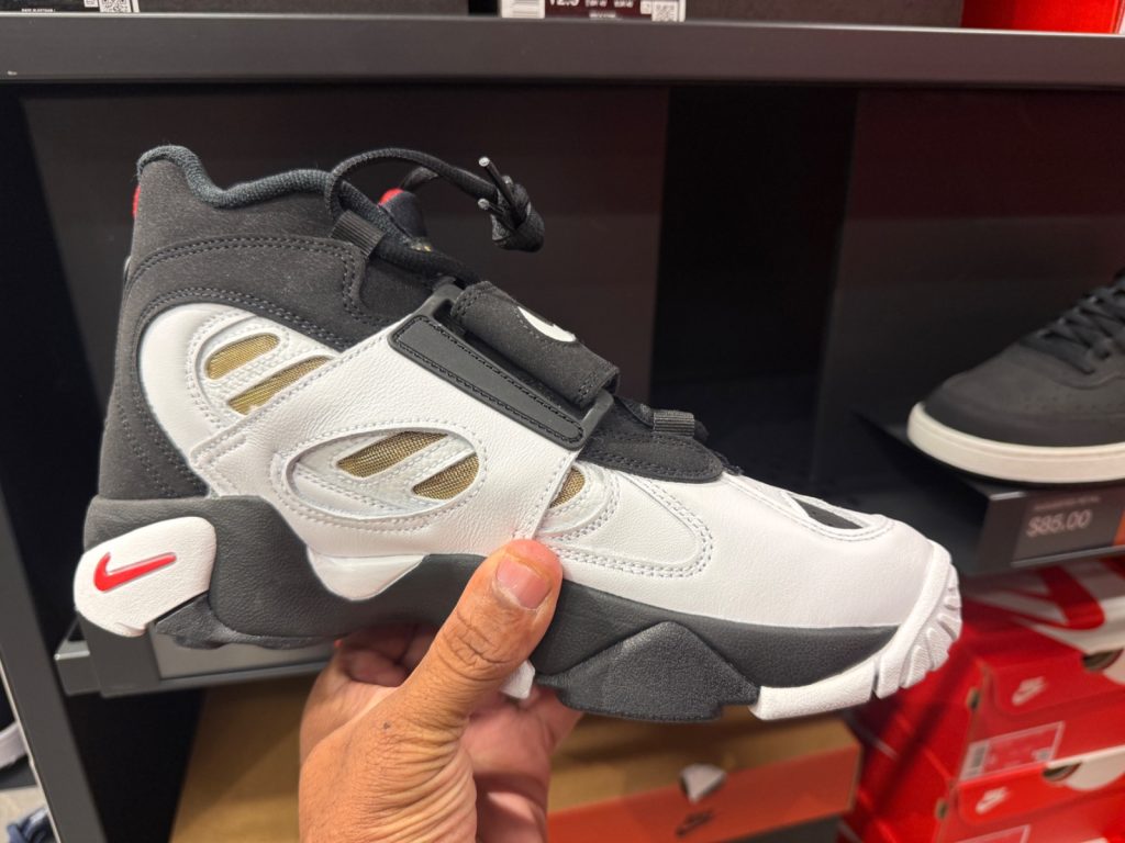 90s Icon: Nike Air Diamond Turf II Hits Outlet for $99.99