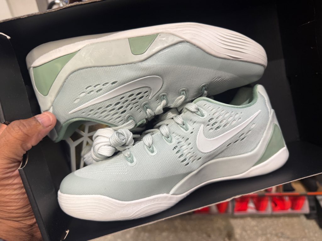 Nike Kobe 9 EM Low