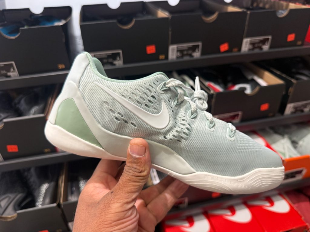 Nike Kobe 9 EM Low